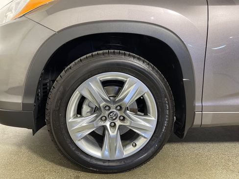 Used 2016 Toyota Highlander Limited Platinum AWD/4WD image 11