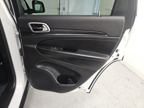 Used 2019 Jeep Grand Cherokee Limited AWD/4WD image 33