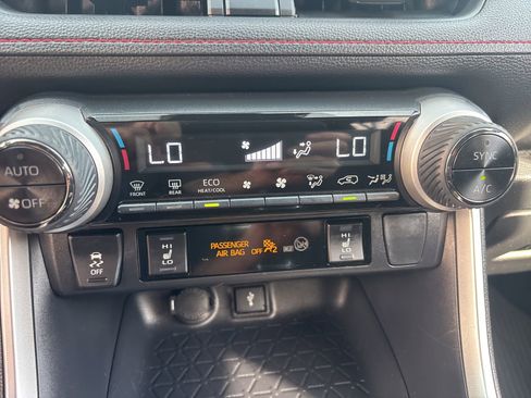 Used 2022 Toyota RAV4 SE AWD/4WD image 25