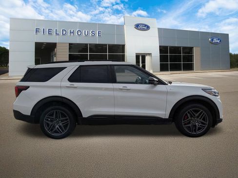 Used 2025 Ford Explorer ST-Line w/ ST-Line Street Pack AWD/4WD image 12