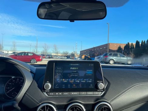 Used 2025 Nissan Sentra SV image 17