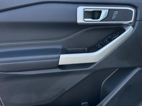 Used 2022 Ford Explorer XLT RWD image 14