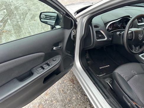 Used 2012 Dodge Avenger SE image 9