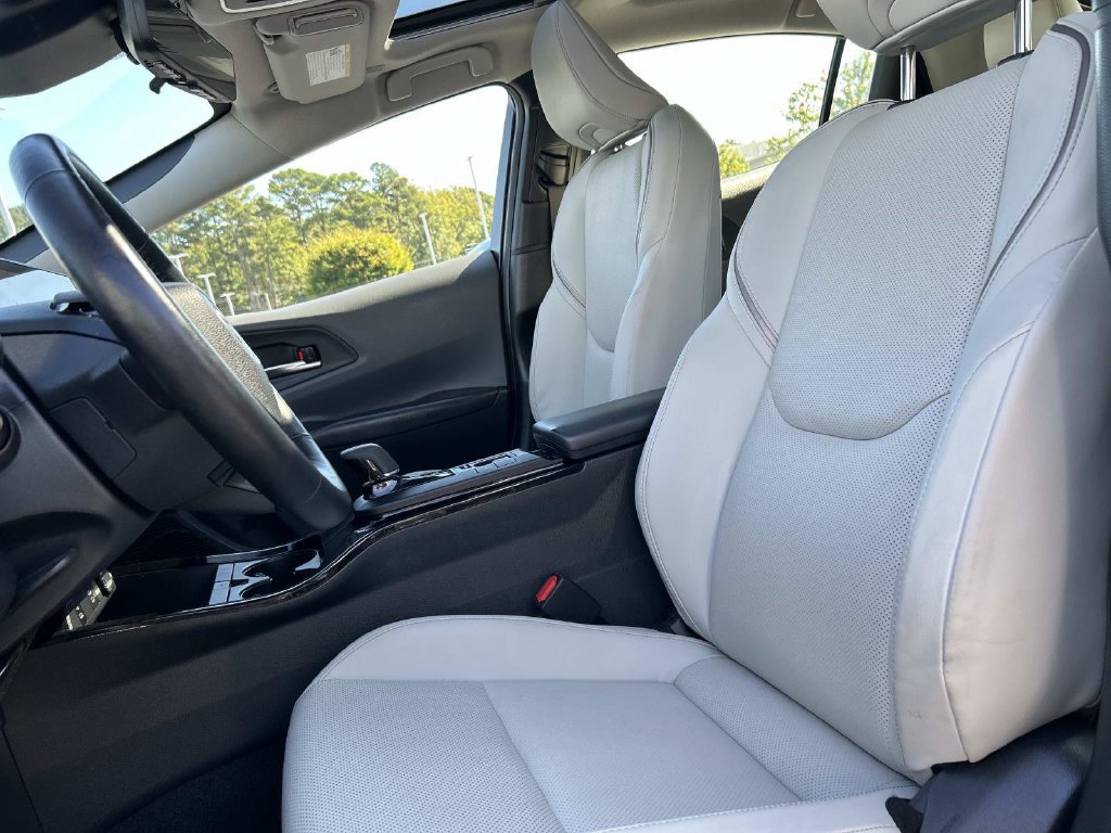 Used 2024 Toyota Prius Limited w/ Limited Premium Package FWD image 27
