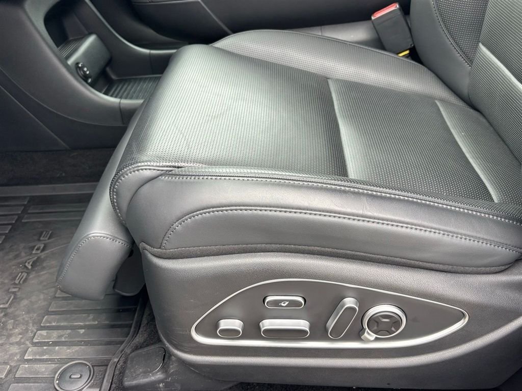 Used 2026 Hyundai Palisade Calligraphy FWD image 14