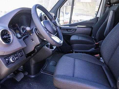 Used 2024 Mercedes-Benz eSprinter 170 Cargo image 17