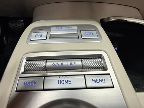 Used 2023 Genesis GV70 3.5T Sport w/ Sport Advanced Package AWD/4WD image 43