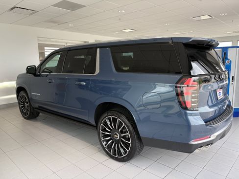 New 2026 Chevrolet Suburban High Country AWD/4WD image 7
