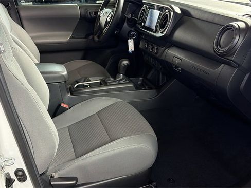 Used 2022 Toyota Tacoma SR image 9