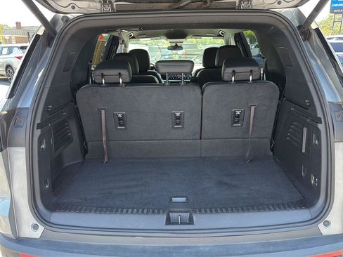 Used 2025 Chevrolet Traverse LT FWD image 34