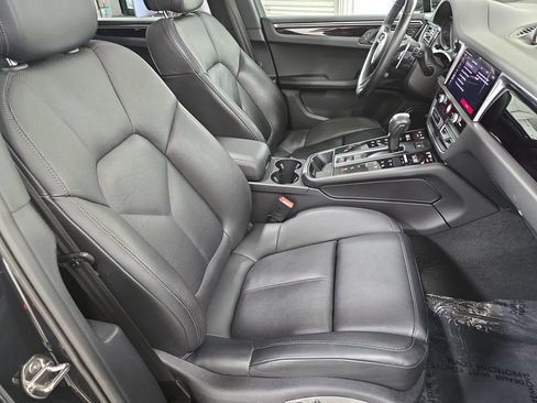 Certified 2023 Porsche Macan AWD/4WD image 27