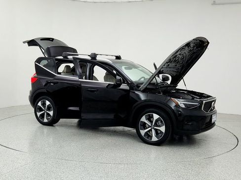 Certified 2023 Volvo XC40 B5 Ultimate w/ Climate Package image 10