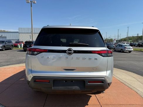Used 2022 Nissan Pathfinder SV FWD image 5