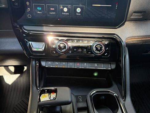 Used 2025 GMC Sierra 1500 AT4 w/ AT4 Premium Package image 19