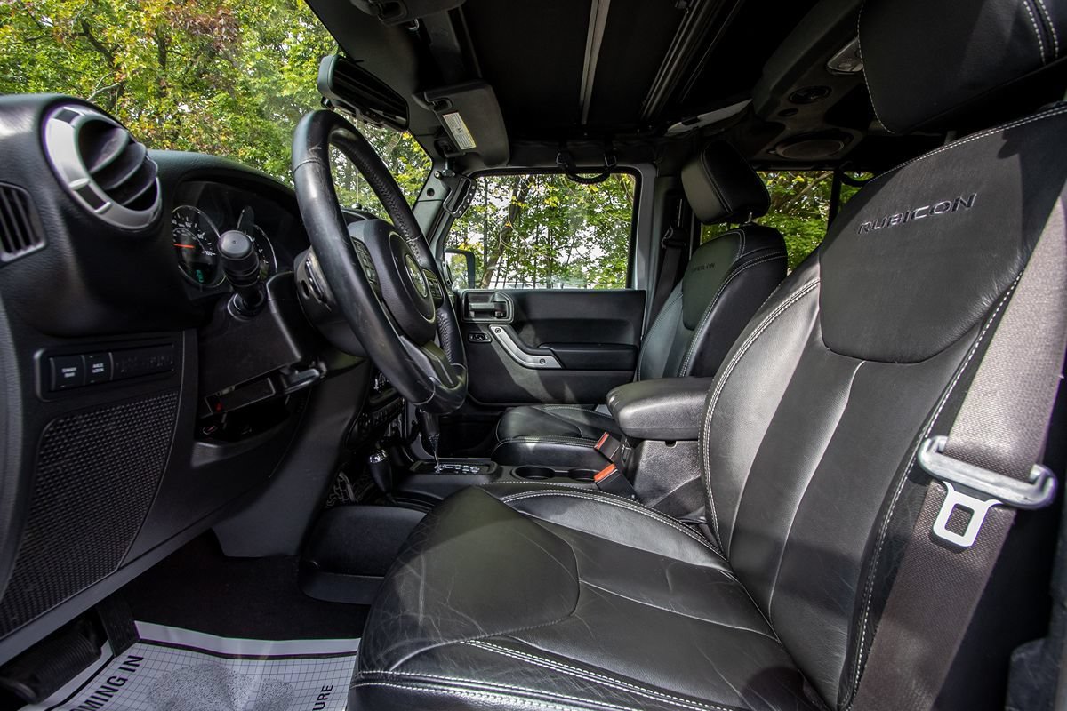 Used 2013 Jeep Wrangler Unlimited Rubicon w/ Connectivity Group AWD/4WD image 9