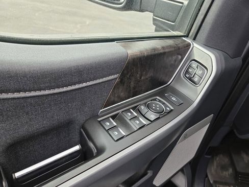 Certified 2024 Ford F250 Lariat w/ Black Appearance Package image 38