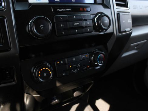Used 2020 Ford F250 XLT w/ FX4 Off-Road Package AWD/4WD image 25
