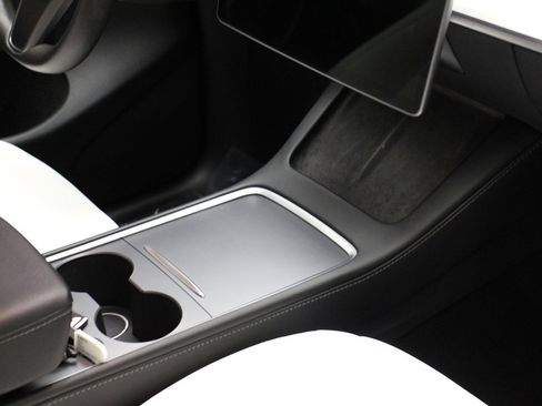 Used 2022 Tesla Model Y Performance image 33