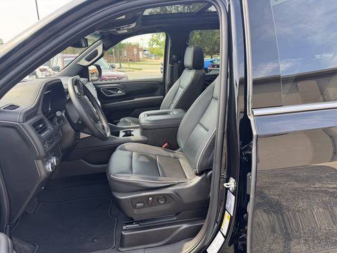 Used 2023 GMC Yukon XL SLT AWD/4WD image 8