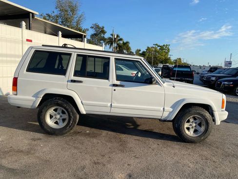 Used 1998 Jeep Cherokee 2WD 4-door image 6