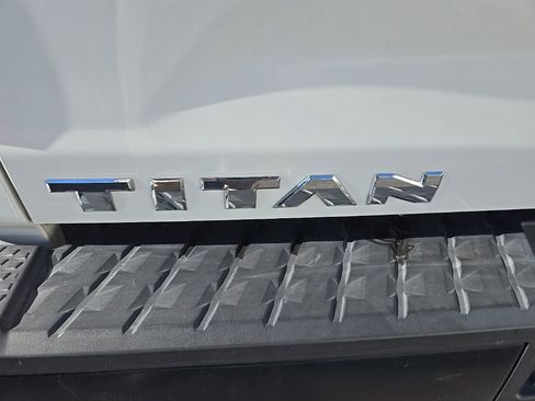 Used 2017 Nissan Titan S image 37