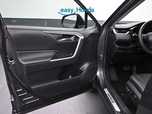 Used 2022 Toyota RAV4 XLE Premium FWD image 17