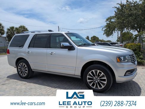 Used 2017 Lincoln Navigator Select RWD image 1