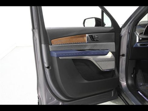 New 2026 Cadillac Vistiq Premium Luxury AWD/4WD image 5