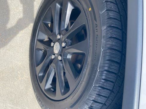 Used 2017 Jeep Grand Cherokee Limited AWD/4WD image 10