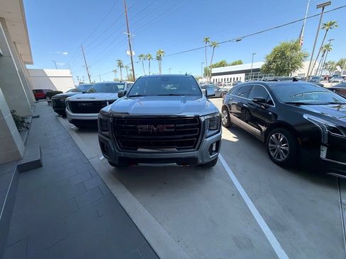 Used 2024 GMC Yukon XL AT4 w/ AT4 Premium Package AWD/4WD image 12