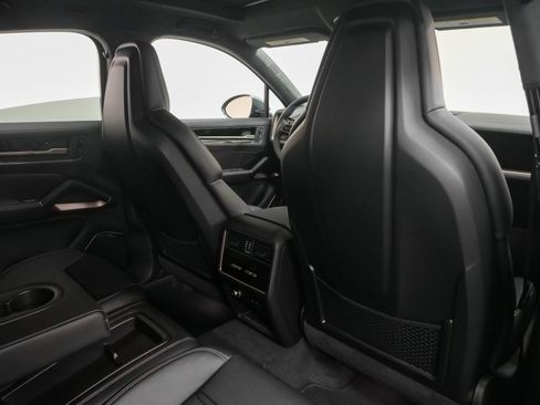 New 2025 Porsche Cayenne Turbo image 36