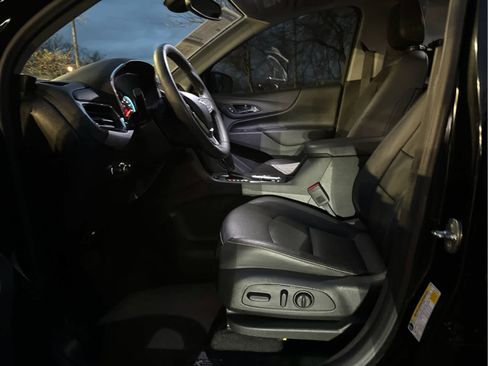 Used 2020 Chevrolet Equinox LT w/ Midnight Edition image 8