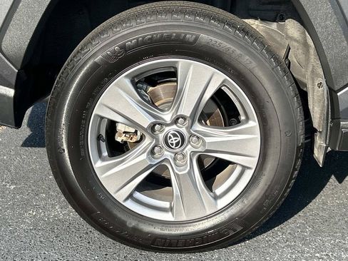 Used 2025 Toyota RAV4 XLE FWD image 9