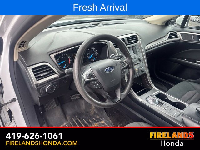 Used 2017 Ford Fusion SE FWD image 16