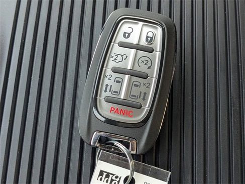 New 2026 Chrysler Pacifica Limited image 30
