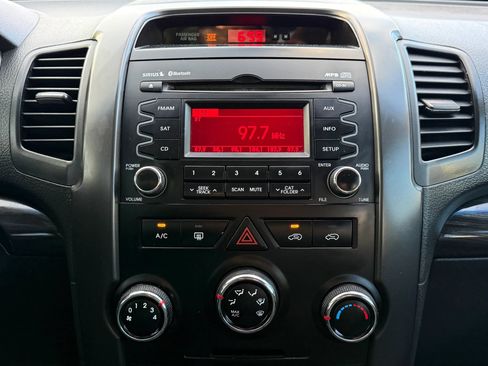 Used 2013 Kia Sorento LX AWD/4WD image 26