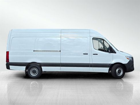 Used 2025 Mercedes-Benz Sprinter 2500 image 3