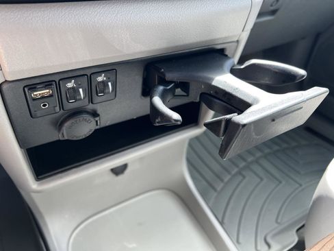 Used 2017 Toyota Sienna XLE w/ XLE Navigation Package FWD image 31