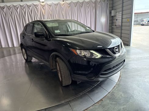 Used 2017 Nissan Rogue Sport S w/ S Appearance Package FWD image 3
