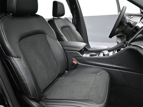 New 2025 Jeep Grand Cherokee Altitude image 19