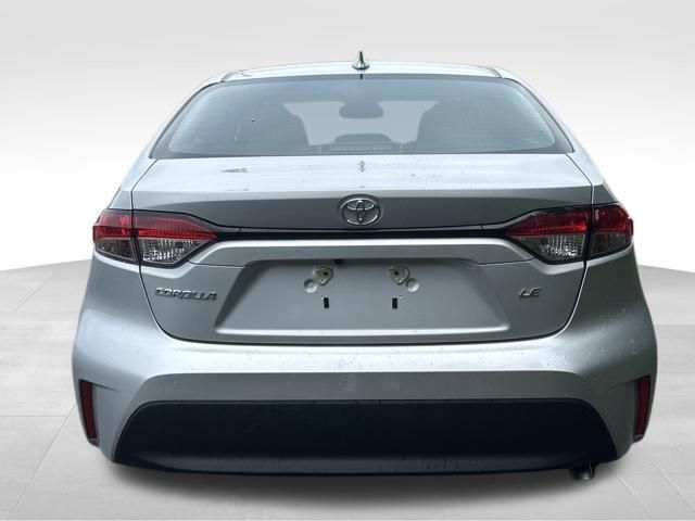 Used 2024 Toyota Corolla LE w/ LE Convenience Package FWD image 4