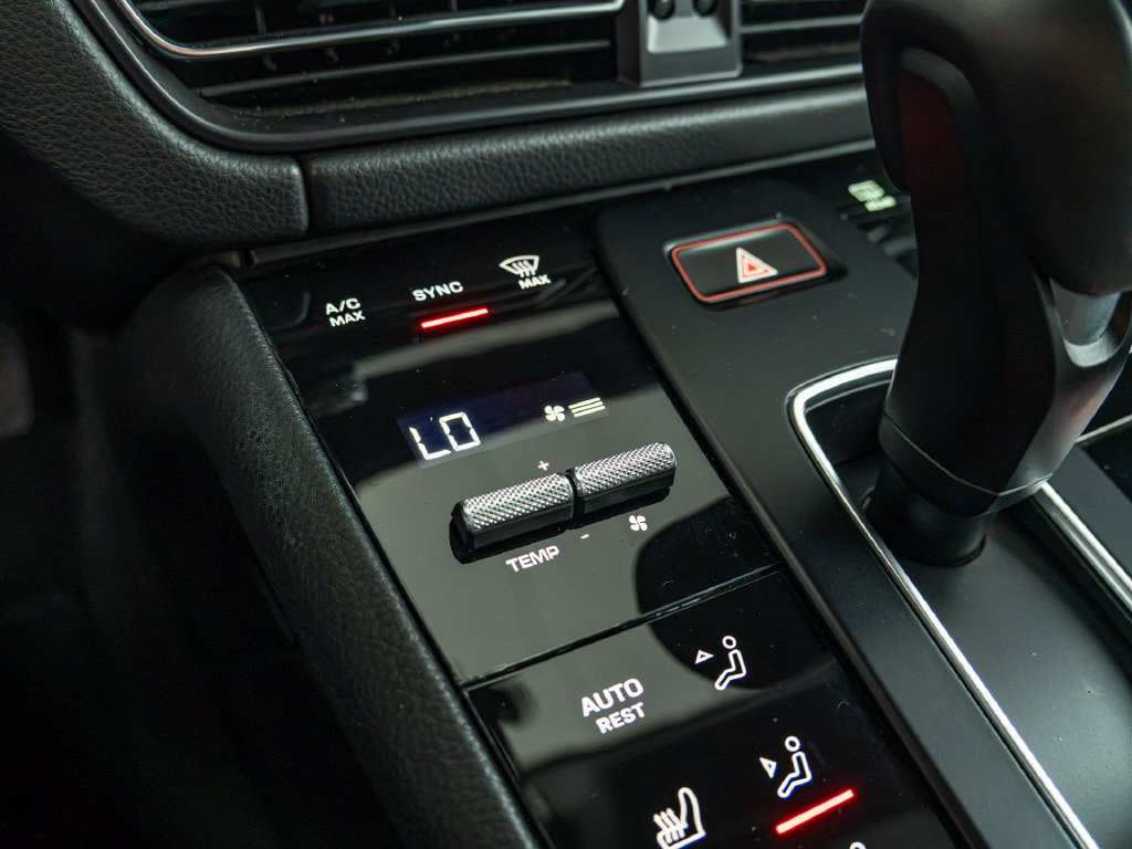 Certified 2026 Porsche Macan Turbo AWD/4WD image 11