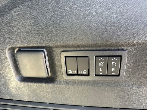 New 2026 Chevrolet Suburban Premier image 25