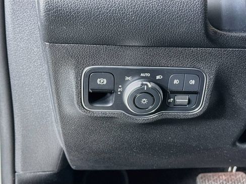 Used 2022 Mercedes-Benz GLB 250 4MATIC image 11