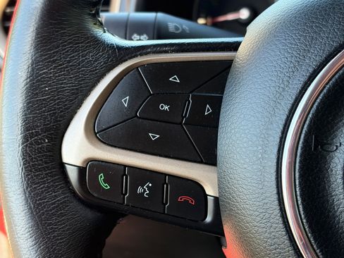 Used 2015 Jeep Renegade Latitude FWD image 20