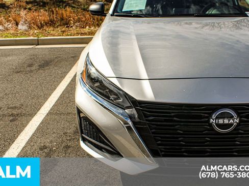 Used 2024 Nissan Altima 2.5 SV image 11