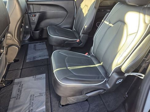 Used 2026 Chrysler Pacifica Limited image 29