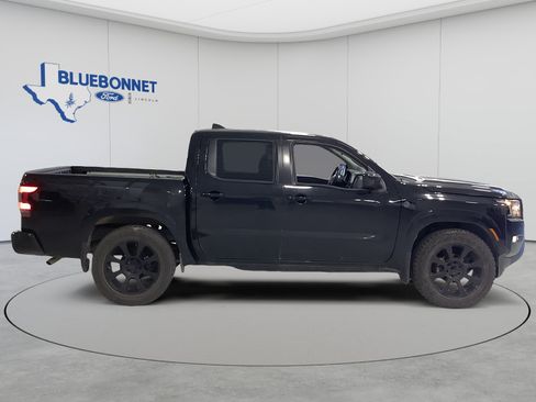 Used 2022 Nissan Frontier SV RWD image 3