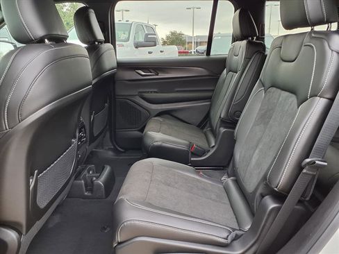 New 2025 Jeep Grand Cherokee L Altitude RWD image 9
