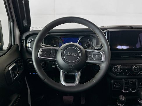 Used 2024 Jeep Wrangler Sahara w/ Technology Group image 17